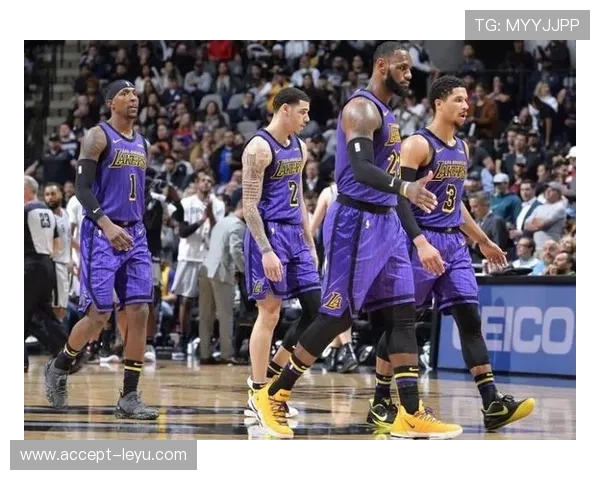 詹姆斯关键三分绝杀湖人逆转勇士再掀西部风云季后赛席位争夺白热化