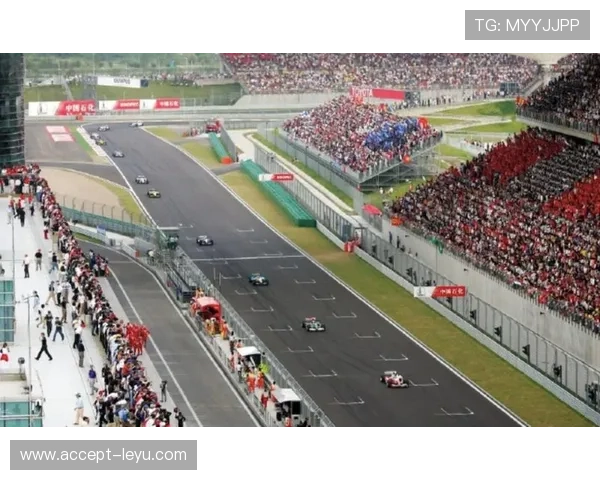 F1赛季最新动态：顶级车队竞争激烈 赛道战术成关键